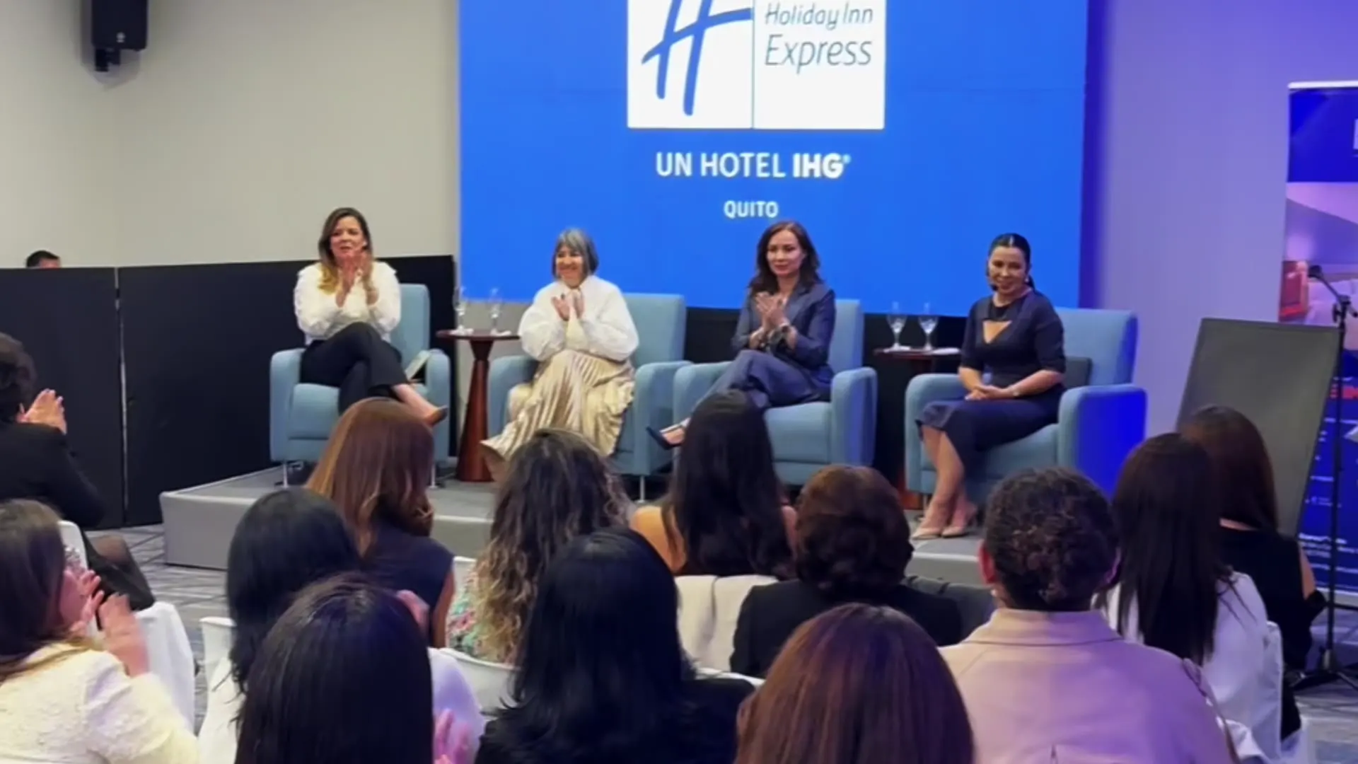Panel de Women in Finance ante el público asistente